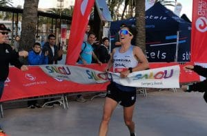 Gurutze Frades gewinnt den Halbmarathon von Salou