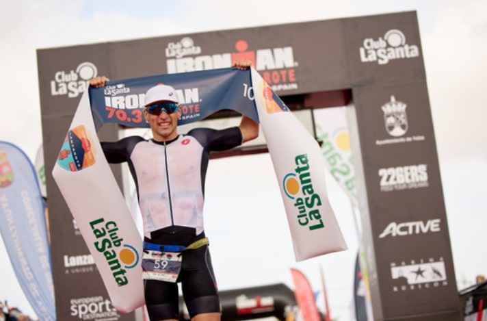 Leo Bergere ganando el IRONMAN 70.3 Lanzarote