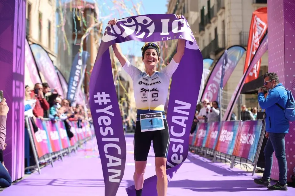 Gurutze Frades gana ICAN Triathlon Alicante