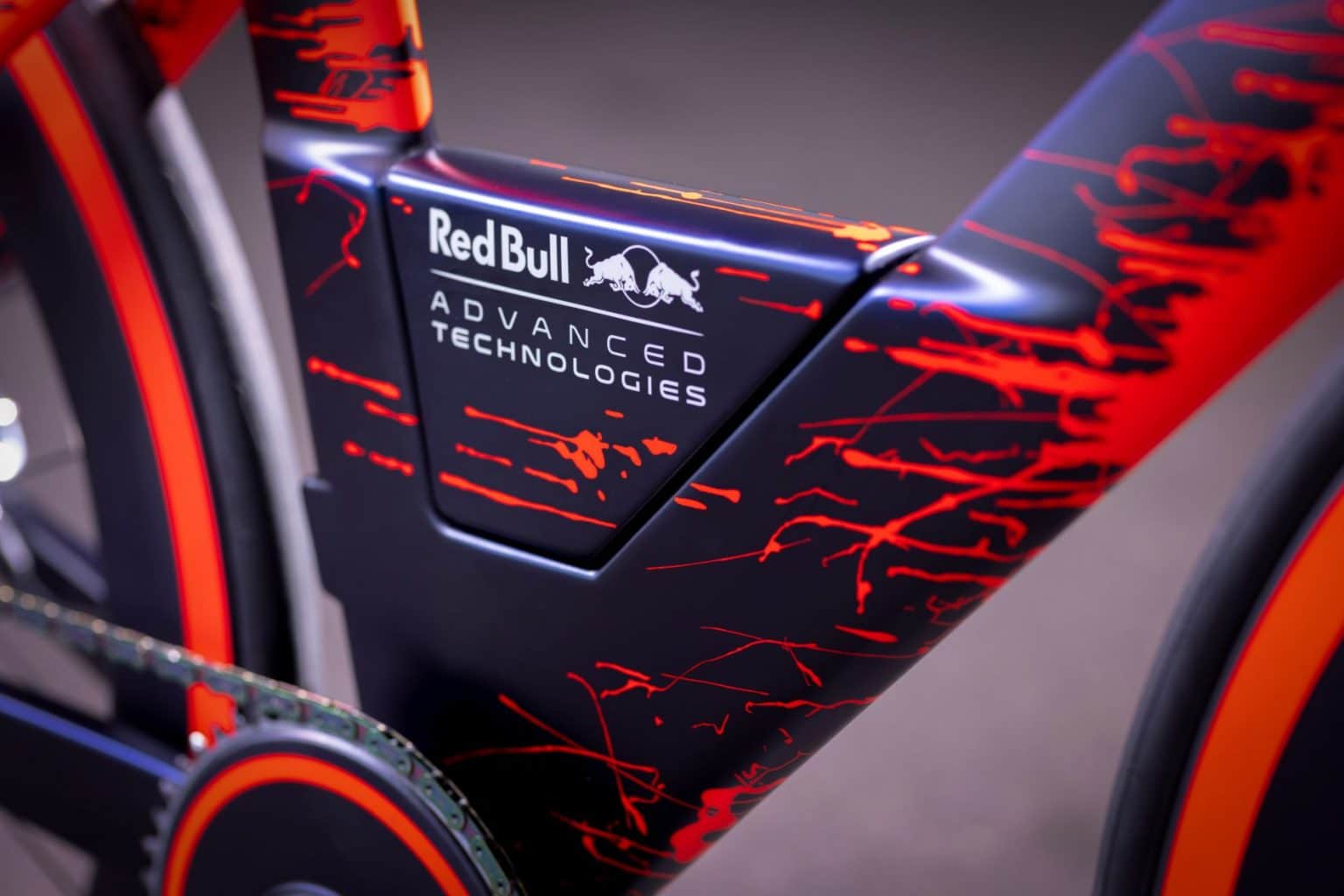 La bicicleta de carretera más rápida del mundo es obra de Red Bull, y no,  no es eléctrica