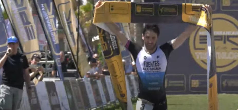 Gonzalo Fuentes ganando el Epic Triathlon