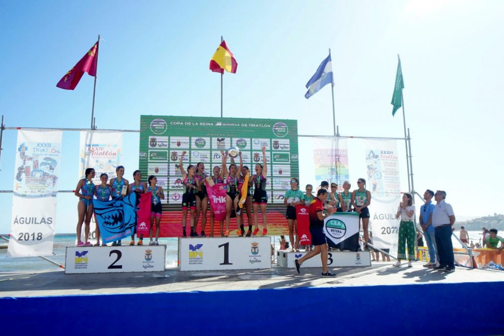 Saltoki Trikideak gana la Copa de la Reina Iberdrola y Diablillos Rivas la Copa del Rey de Triatlón en Águilas
