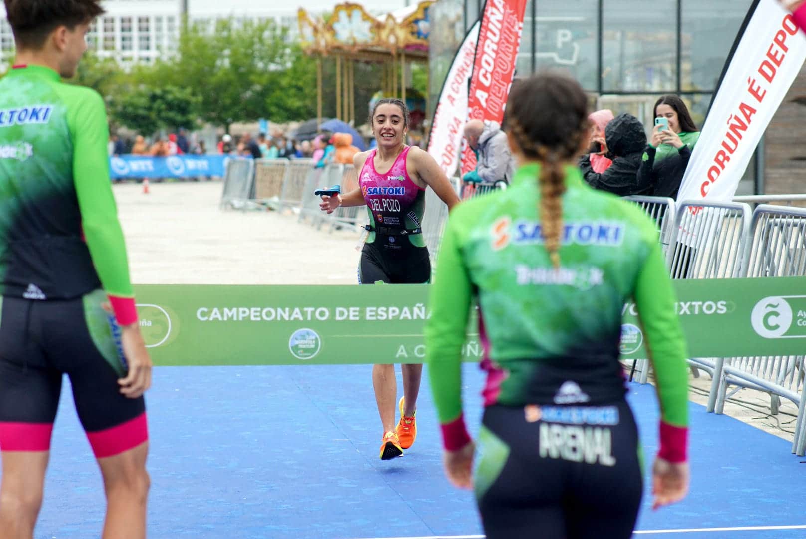Saltoki Trikideak gana los nacionales de Triatlón por Relevos Mixtos