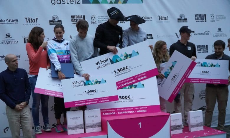 Eneko Llanos y Sara Loehr vencen el primer vi half gasteiz