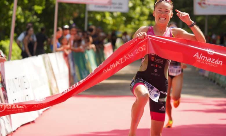 Klassenzimmer Herrero und Kevin Tarek Viñuela Meister von Spanien des Aquathlon 2022 in Almazán