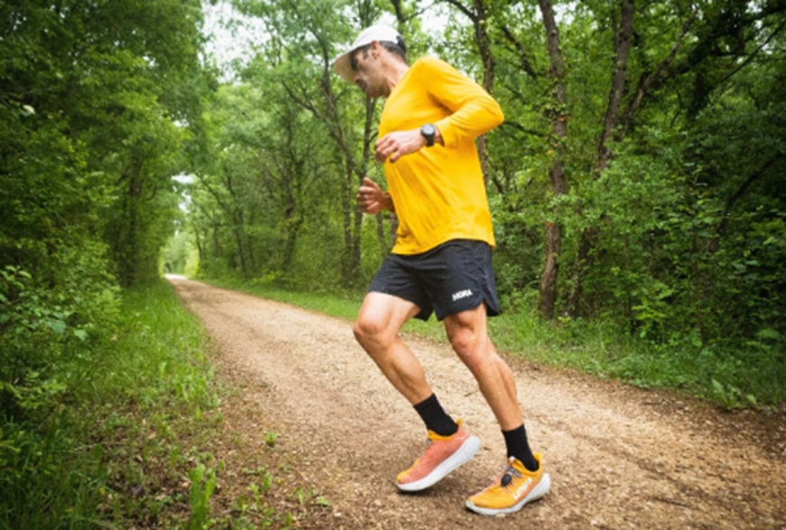 Eneko Llanos avec le Hoka Carbon X3