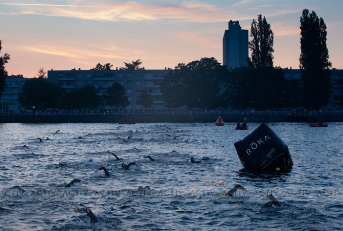 IRONMAN Vichy nuoto sospeso