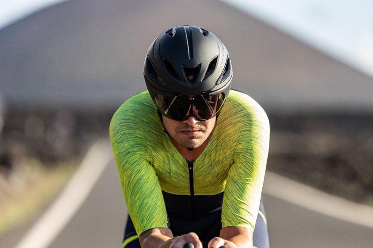 Qué gafas de sol deportivas elegir para ciclismo, triatlón