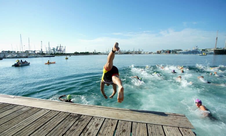 Imagen de la salida del Mediterránea Triatlón 2022