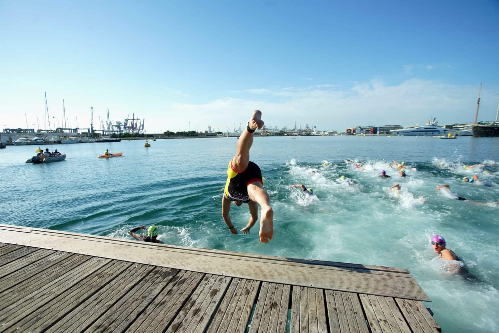 Imagen de la salida del Mediterránea Triatlón 2022