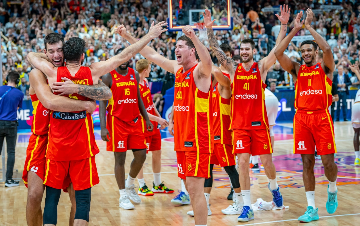 Spain against France in the Eurobasket 2022 final