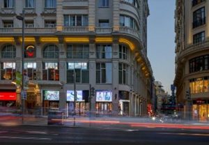 Skechers abre sua primeira loja Flagship em Madri