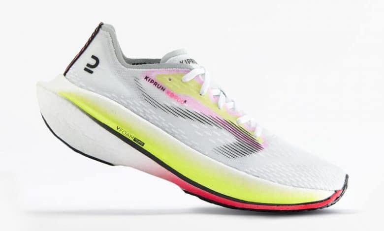 KIPRUN KD900X : la chaussure à plaque carbone arrive chez Decathlon