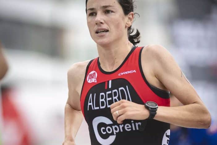 Helene Alberdi fourth in the IRONMAN 70.3 Portugal