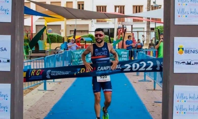 Roberto Sánchez Mantecón Champion der Valencianischen Gemeinschaft des Sprint-Triathlons