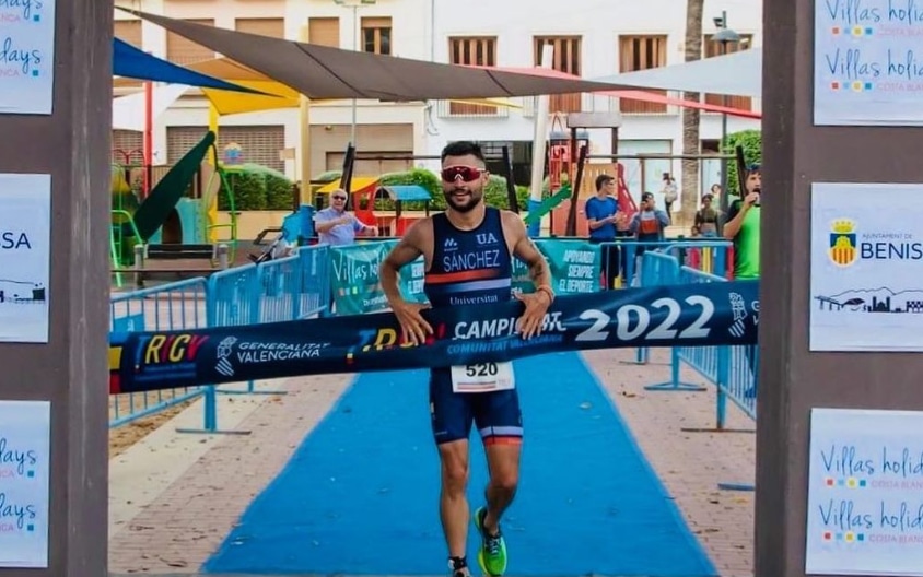 Roberto Sánchez Mantecón campeão da Comunidade Valenciana de Sprint Triathlon