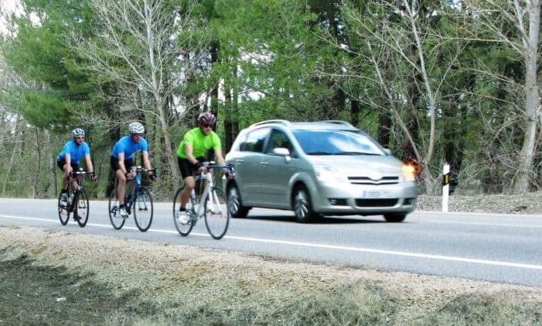 La multa DGT da 200 euro che può essere comminata ai ciclisti