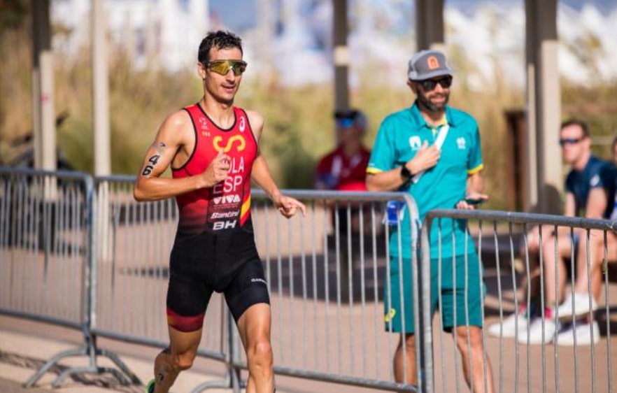 Mario Mola lidera a la Triarmada en las Series Mundiales de Bermudas