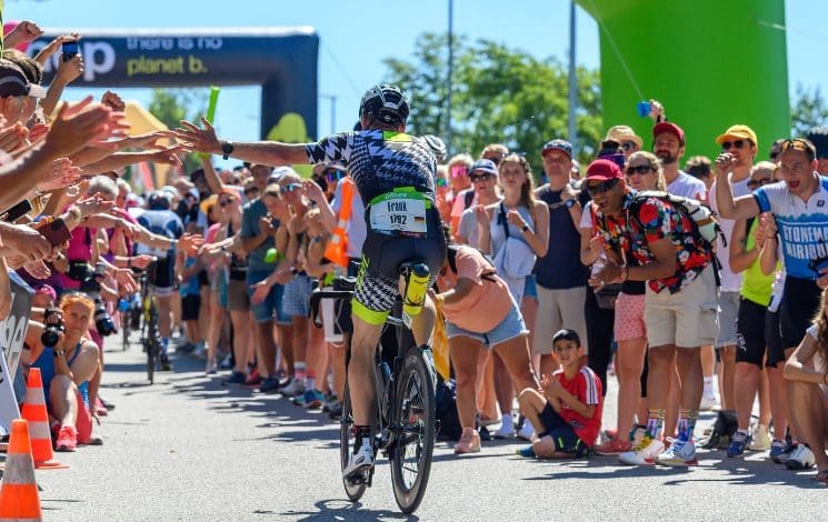 Ein Triathlet beim Challenge Roith