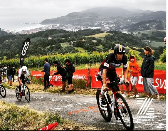 Image of the triathletes in the Zarautz Triathlon