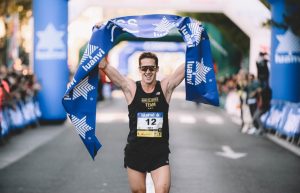 Nan Oliveras ganando la Behobia San Sebastian