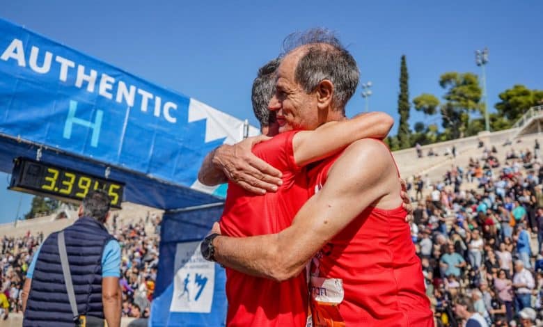 Martín Fiz et Abel Antón à l'arrivée du marathon d'Athènes