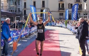 Nan Oliveras ganando la Mitja Marató de Ripoll