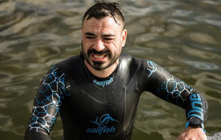 Valentí Sanjuan alla fine della nuotata Ultraman