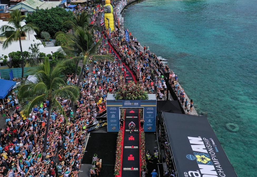 / imagen aérea de la meta en Kona