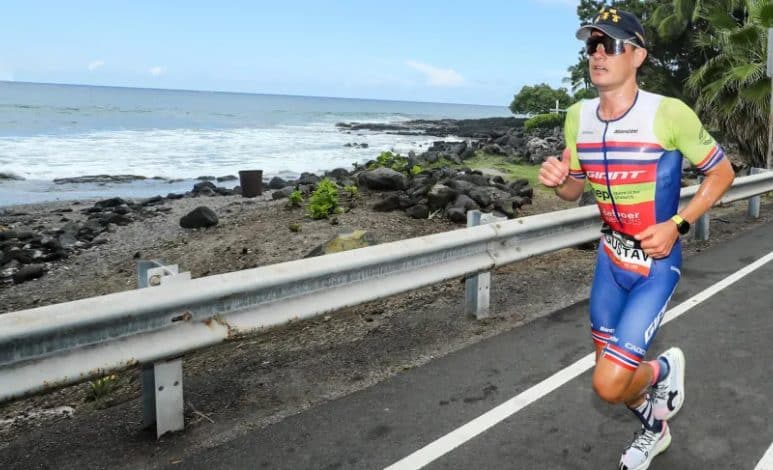 Image de Gustav Iden courant avec un prototype On Running