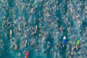 imagem aérea de natação em Kona