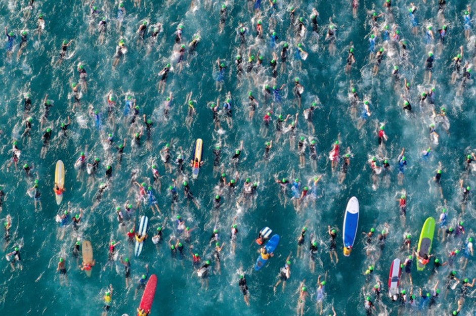 imagen aérea de la natación en Kona