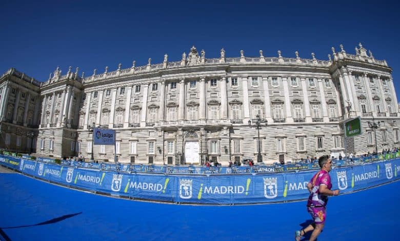 Imagem do Palácio Real de Madrid em um triatlo