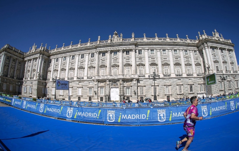 Bild des Königspalastes von Madrid bei einem Triathlon