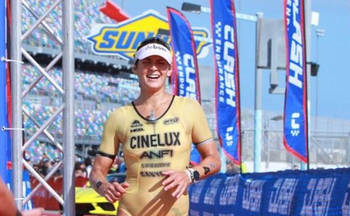 Sara Pérez entering the finish line of the Clash Daytona