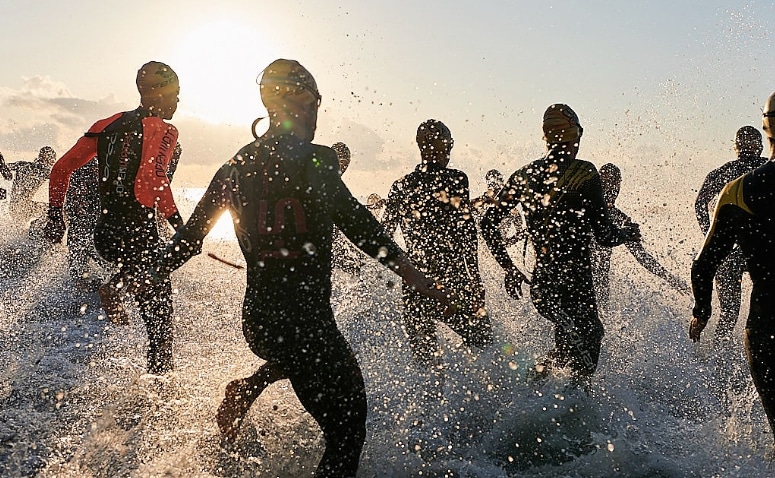 Bild vom Start eines Triathlon-Tests