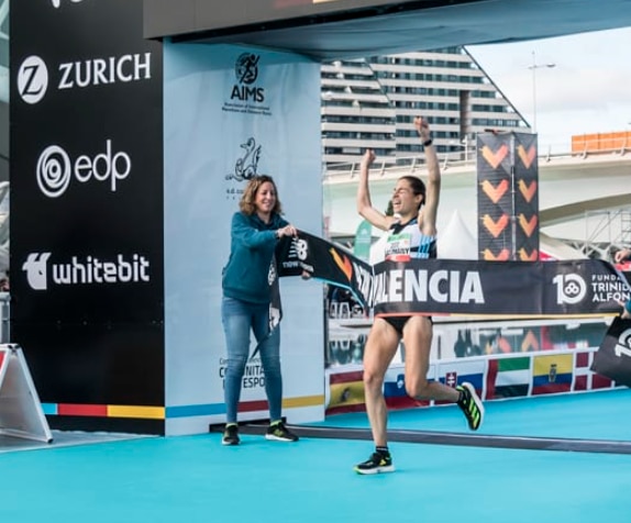 Marta Galimany bate el récord de España en el Maratón Valencia
