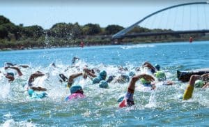 Halber Triathlon von Sevilla mit fast 400 registrierten Teilnehmern.