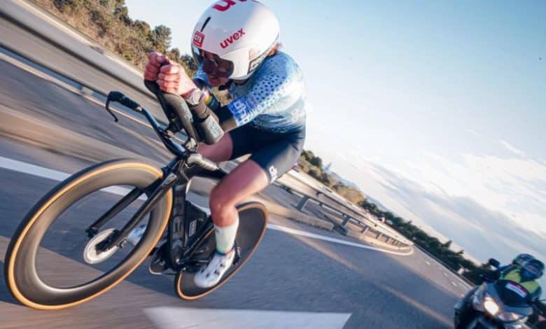 Image of a triathlete in Challenge Salou