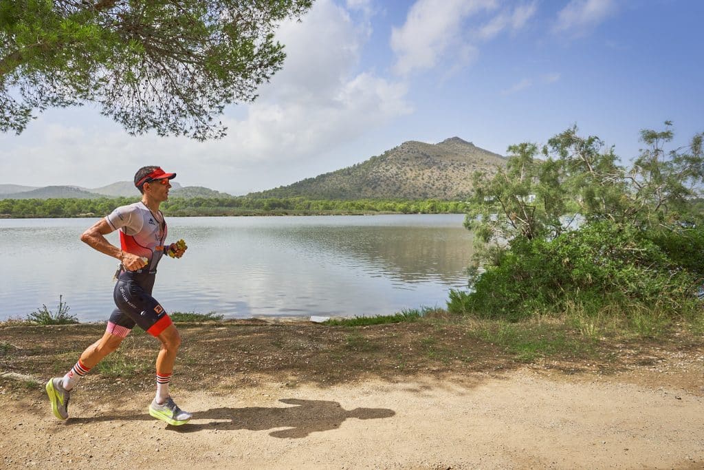 Imagen de un triatleta en Mallorca