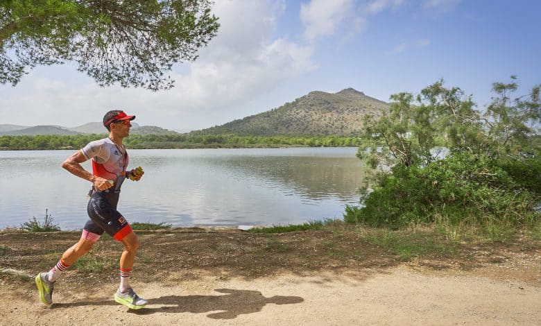 Imagen de un triatleta en Mallorca
