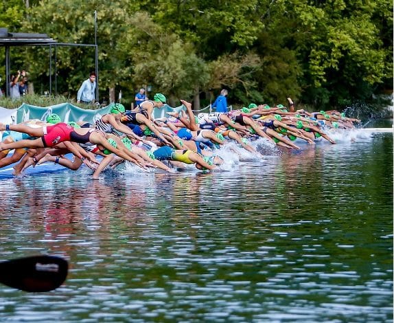 image d'un départ de triathlon