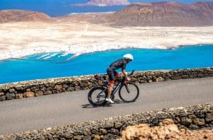 Image d'un triathlète dans l'IRONMAN Lanzarote