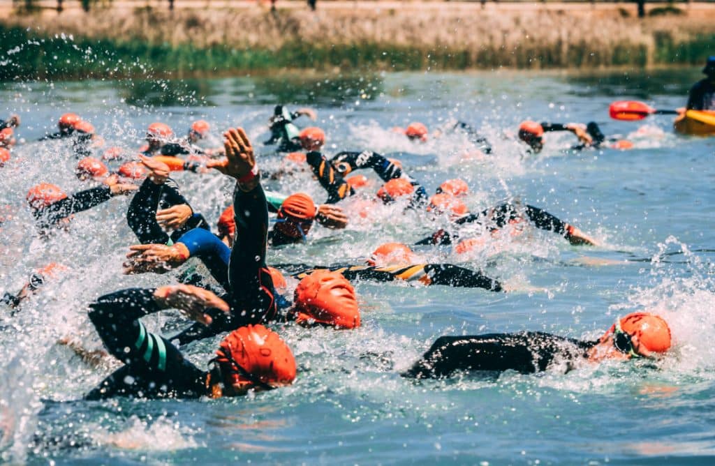 imagen de la salida del triatlón de Guadalajara