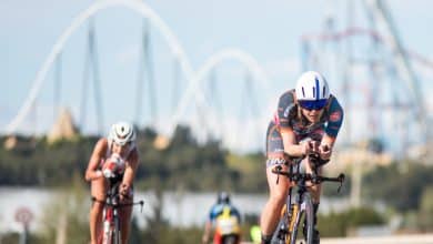 image of two triathletes with PortAventura in the background