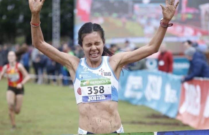 Joselyn Brea vencendo o Campeonato Espanhol de Cross Country