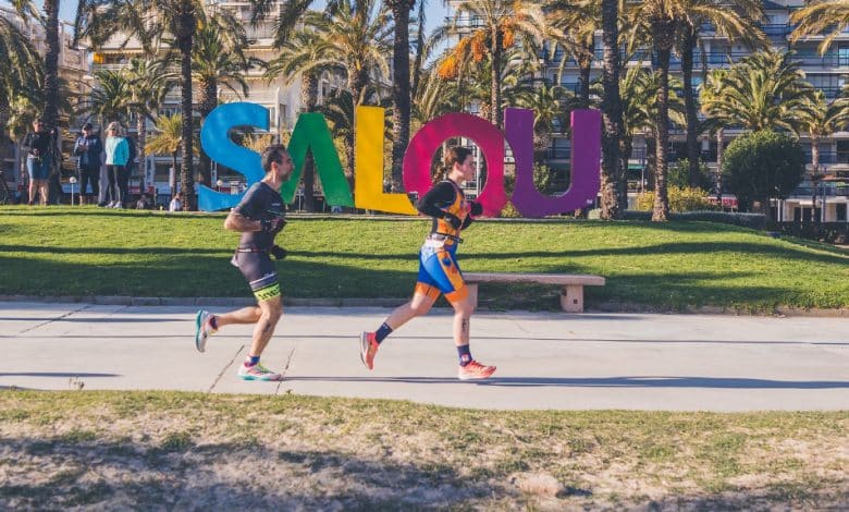 2 triathletes running in Salou