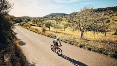 un triatleta compitiendo en el Tri Portocolom