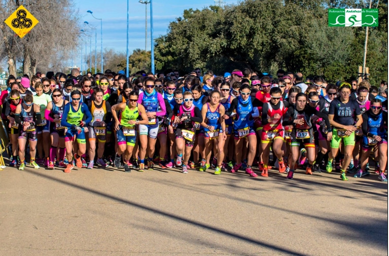 Imagen de la salida del Duatlón de Sevilla