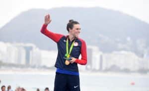 Gwen Jorgensen con la medaglia d'oro ai Giochi Olimpici